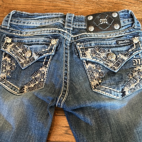 Miss Me Cuffed Capris Jeans - Picture 5 of 7